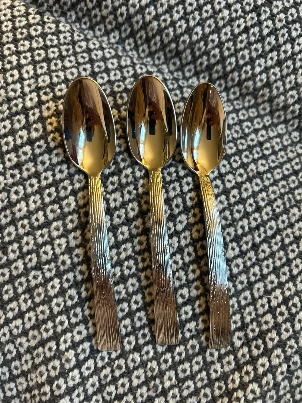 Vera Wang Polished Silver Stainless Steel Teaspoons (3)